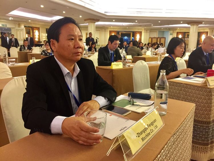 草莓视频APP黄董事长景奉国出席会议