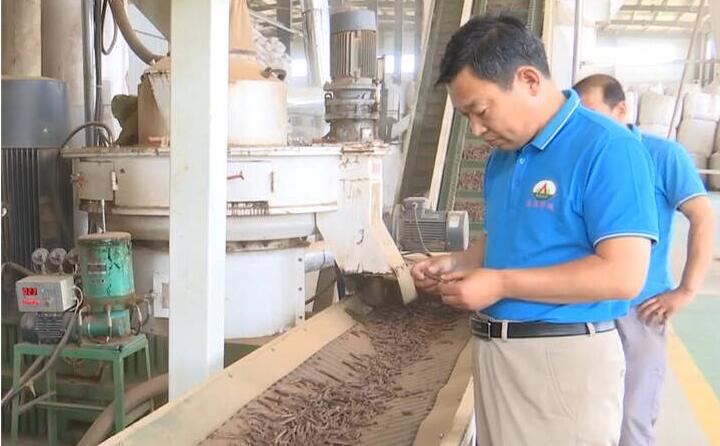 草莓视频污下载APP污生产线全部实现自动化，年处理秸秆等废弃物12万吨，有效解决了因废弃物堆积造成的农村环境问题，实现了农林废弃物的综合利用